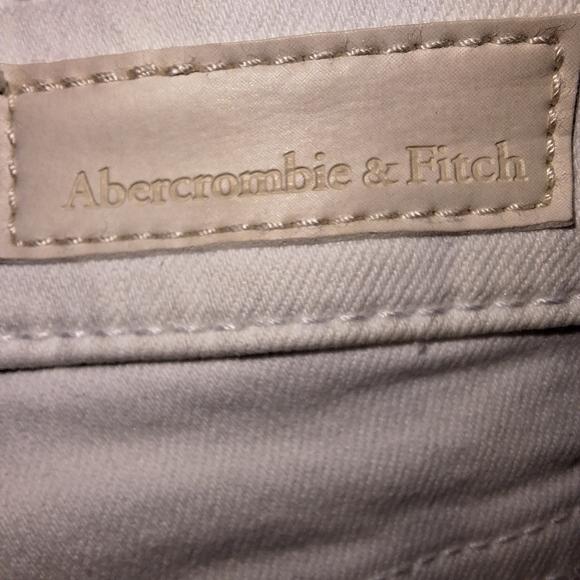 Abercrombie and Fitch signature collection. Mid-rise super skinny ankle jeans. - Picture 3 of 7